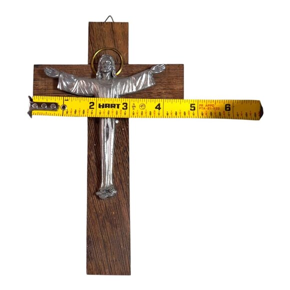 Vintage Crucifix Wooden Wall Cross Metal Jesus Figure Walnut Wood Religious - Picture 4 of 5